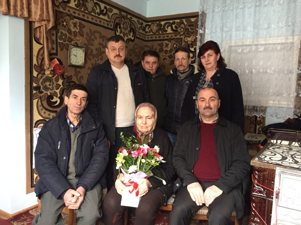 FLORI ŞI CUVINTE DE RECUNOŞTINŢĂ PENTRU MAMA&nbsp;OSTAŞULUI