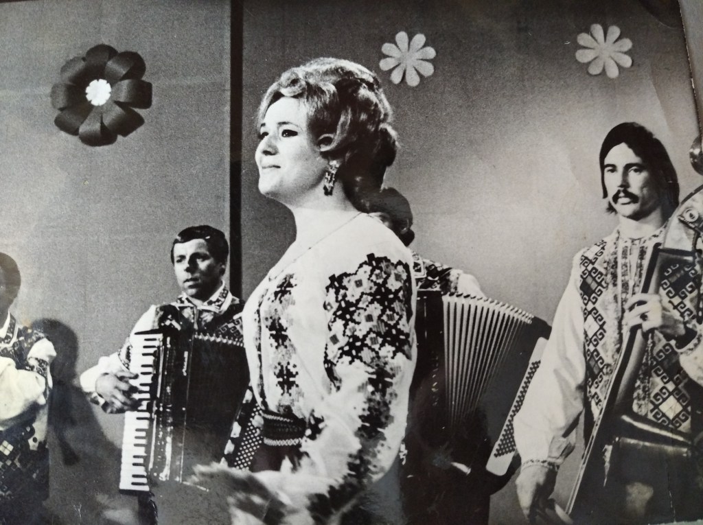 CÂNTA AȘA CUM CREȘTE&nbsp;IARBA