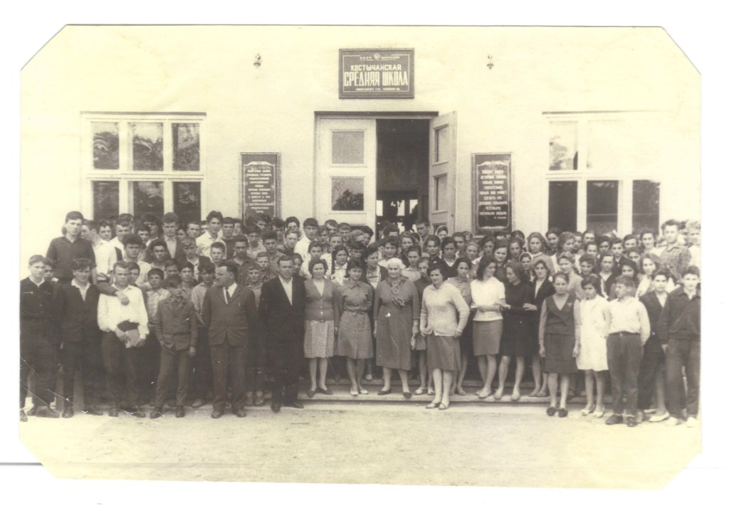 Școala medie din Costiceni –  izvor de cunoștințe&nbsp;(1948-1988)