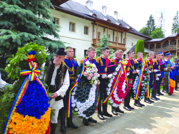 CU CRUCEA ȘI SABIA DREPTĂȚII, ȘTEFAN CEL MARE ȘI SFÂNT NE APĂRĂ ȘI DIN&nbsp;MORMÂNT