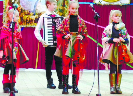 La Dinăuți s-a desfășurat Festivalul „Întâlniri de&nbsp;Crăciun”