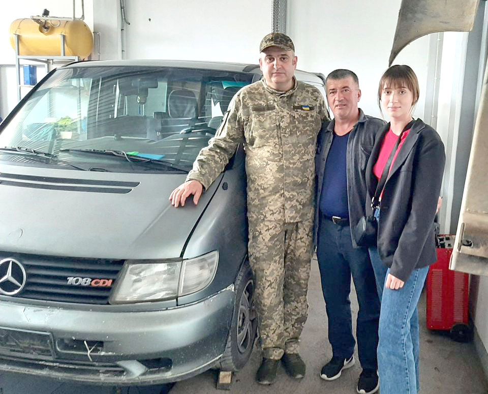 &nbsp;Locuitorii Comunității Herța au completat parcul auto al Forțelor Armate ale Ucrainei cu încă două&nbsp;mașini