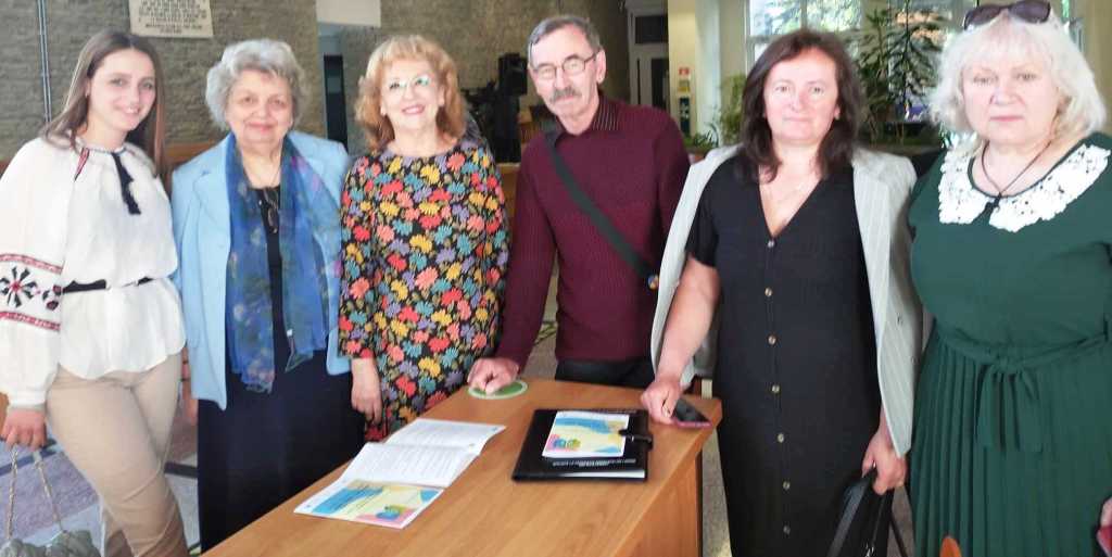 MAI  PUNEȚI  MÂNA  PE-O  CARTE,  NE  ÎNDEAMNĂ,  DE  LA  SUCEAVA, ȘTEFAN  CEL  MARE 