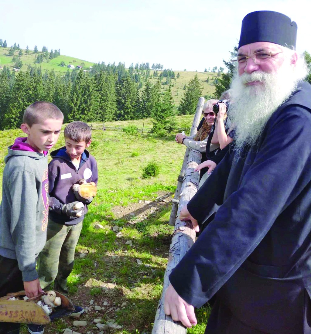 CER ȘI PĂMÂNT ROMÂNESC, LA SALAȘ, PENTRU HUȚULII OCROTIȚI DE STAREȚUL MĂNĂSTIRII PUTNA, ARHIMANDRITUL MELCHISEDEC&nbsp;VELNIC