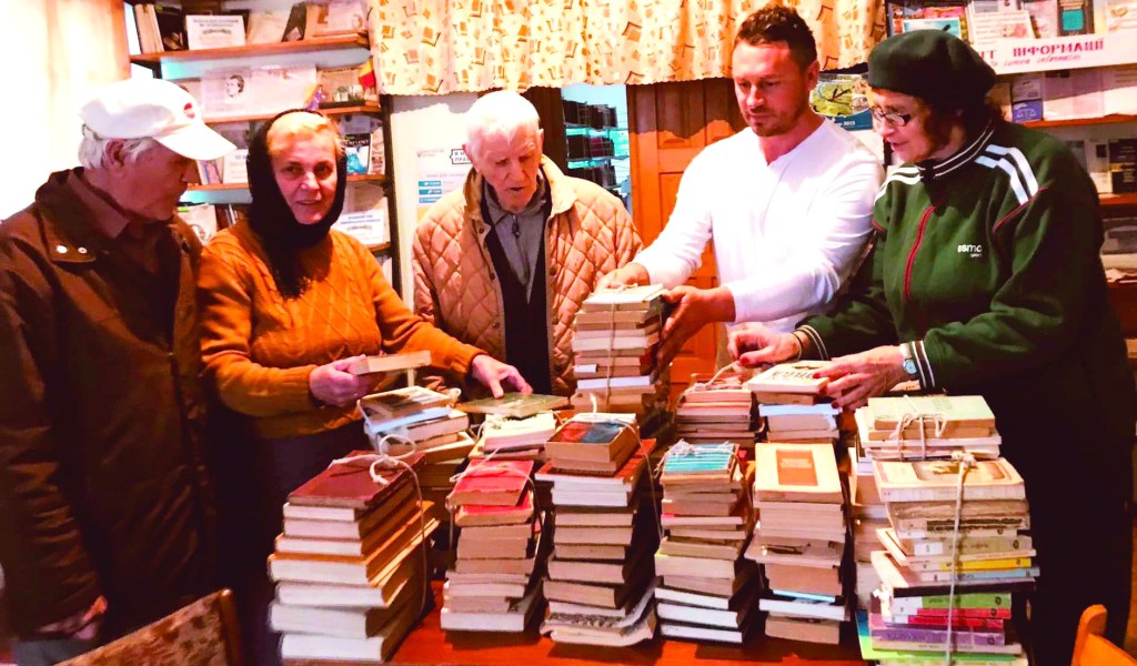 Un frumos cadou pentru Biblioteca pătrăuceană