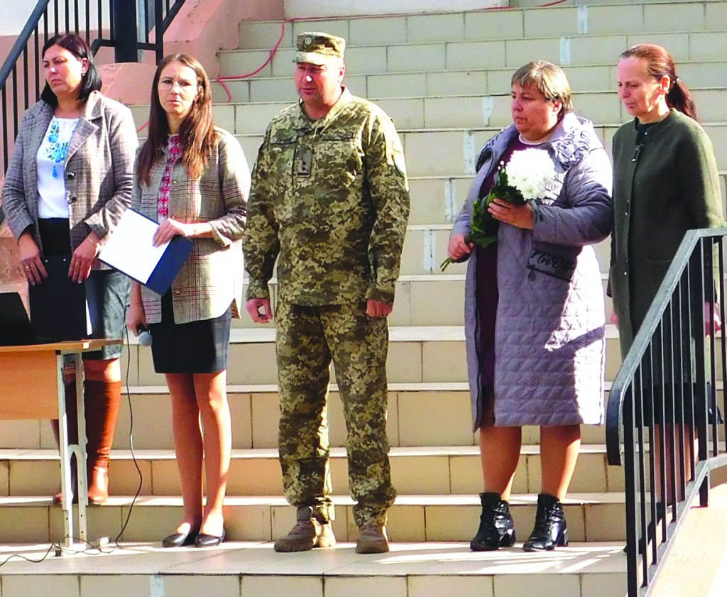 ȚINUTUL  HERȚA  ȘI-A  ÎNVEȘNICICIT  MEMORIA  EROILOR CĂZUȚI  PENTRU  LIBERTATEA  ȘI INDEPENDENȚA&nbsp;UCRAINEI