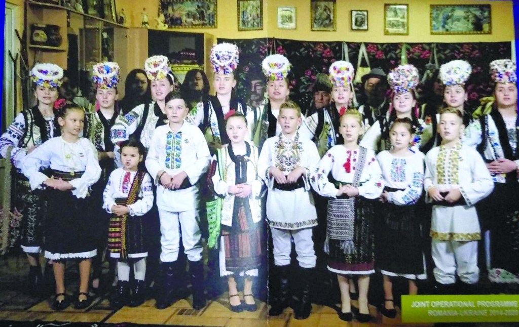 „FRUMOS  ÎI  ȘADE  ORICUI,  ACASĂ, ÎN ȚARA&nbsp;LUI”