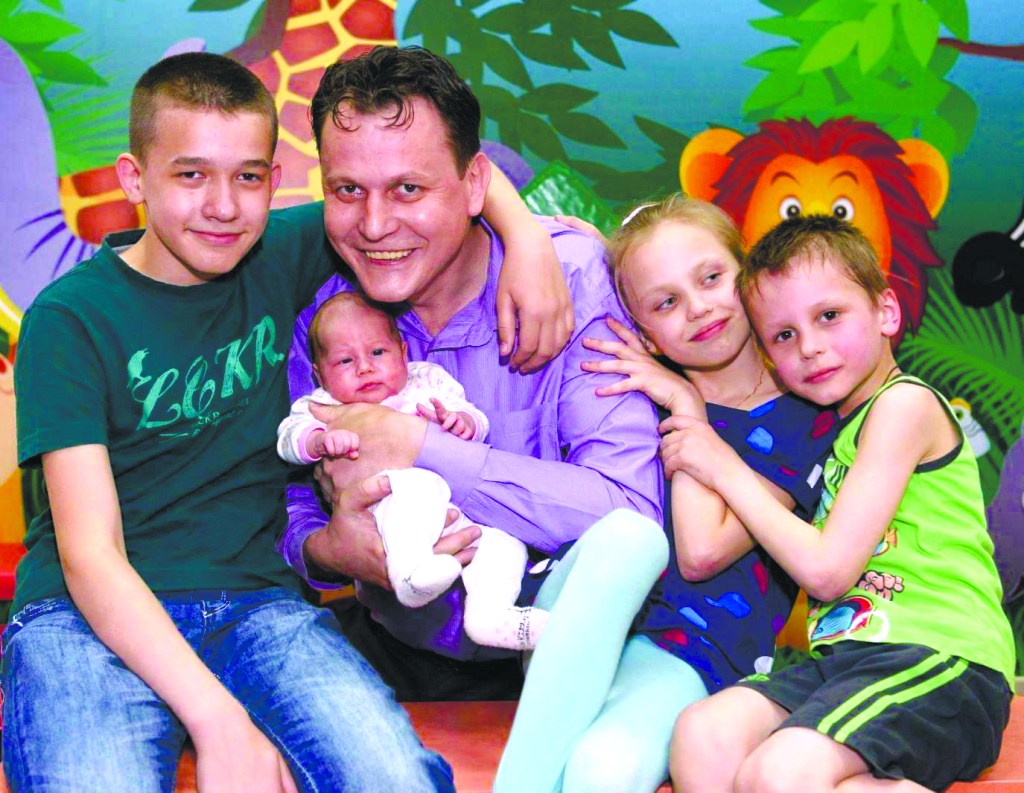 CINSTEA  DE  A  FI  ROMÂN  SAU  DRUMUL  LUI MIHAI  GROSU  DE  PE  STRADA  NUCILOR  PÂNĂ SUB  TEII LUI&nbsp;EMINESCU