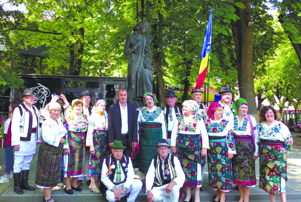 SĂ NU-I CĂLCĂMNICI UMBRA,NICI FLORILE DE&nbsp;TEI…