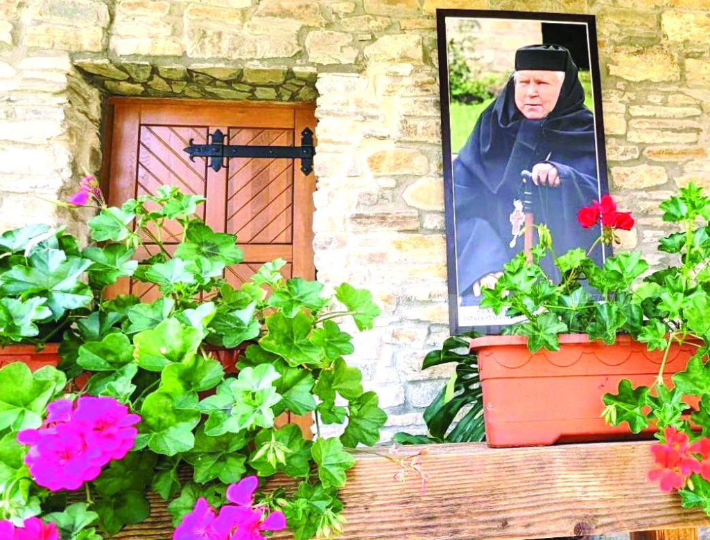 LA  26  MAI  1488,  Din  ALBASTRUL  CERULUI  S-A  DESPRINS  MIRACOLUL  NUMIT SFÂNTA MĂNĂSTIRE&nbsp;VORONEȚ