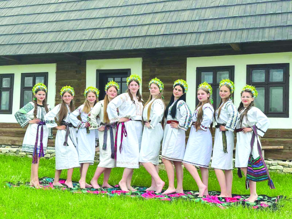 „Să purtăm ie cu mândrie!” Românii din Cernăuți au celebratZiua Universală a Iei printr-o expoziție virtuală de&nbsp;fotografie