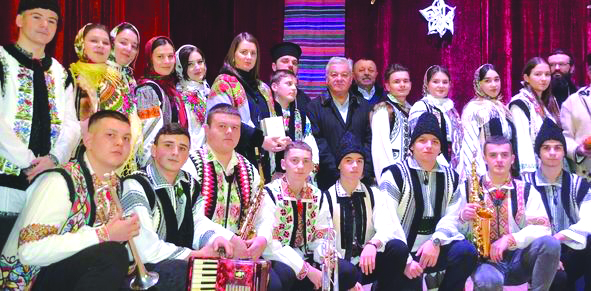 Cu suflet din sufletul străbunilor, cu colinde românești, s-a deschis Împărăţia Lerului la Horbova, Ținutul Herța 