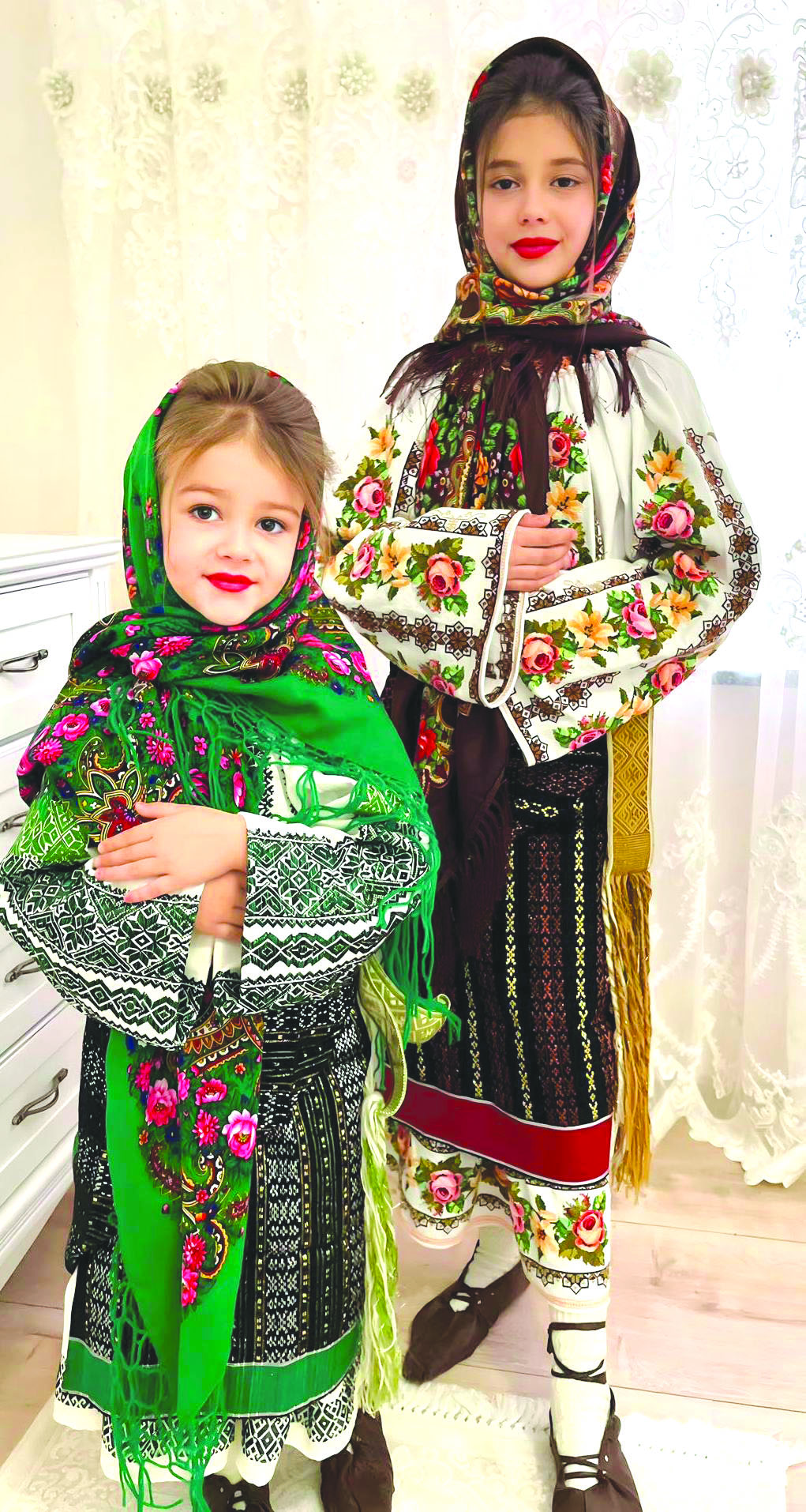 CATRINA  UNGUREAN  DIN  STĂNEȘTI  ÎȘI  ȚESE FRUMOSUL  ROMÂNESC ÎN&nbsp;CATRINȚE