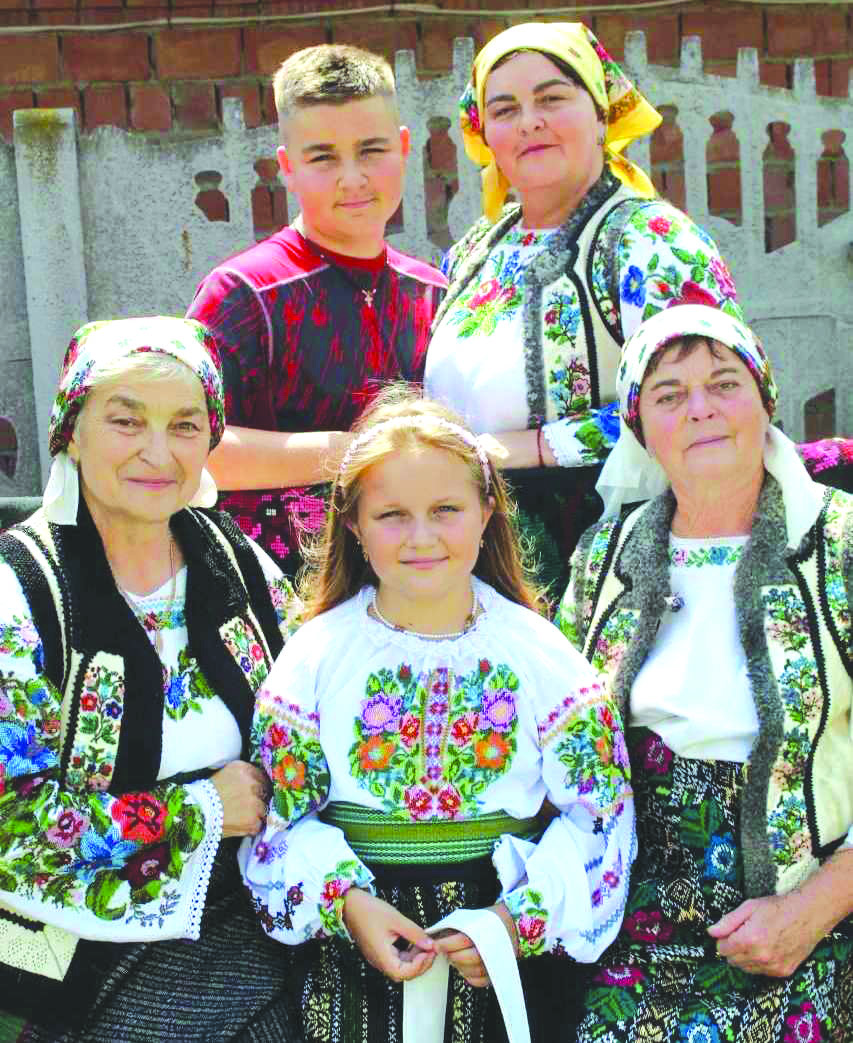 ÎN CASA LOR COMORILE SUFLETEȘTI SE&nbsp;ADUNĂ