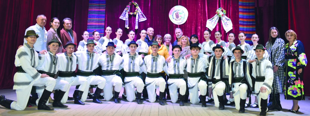 Renumitele ansambluri horbovene „Alunelul” și „Valea Prutului” și-au confirmat titlurile&nbsp;onorifice