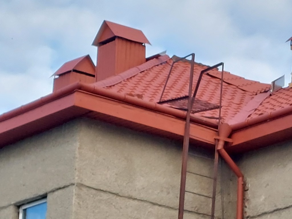 ASIGURAREA SIGURANȚEI ȘI CONTINUITĂȚII EDUCAȚIEI ÎN LIMBA ROMÂNĂ: Implementarea Proiectului de Reparație a Acoperișului Liceului Comunal „Gh. Asachi” din Herța,&nbsp;Ucraina