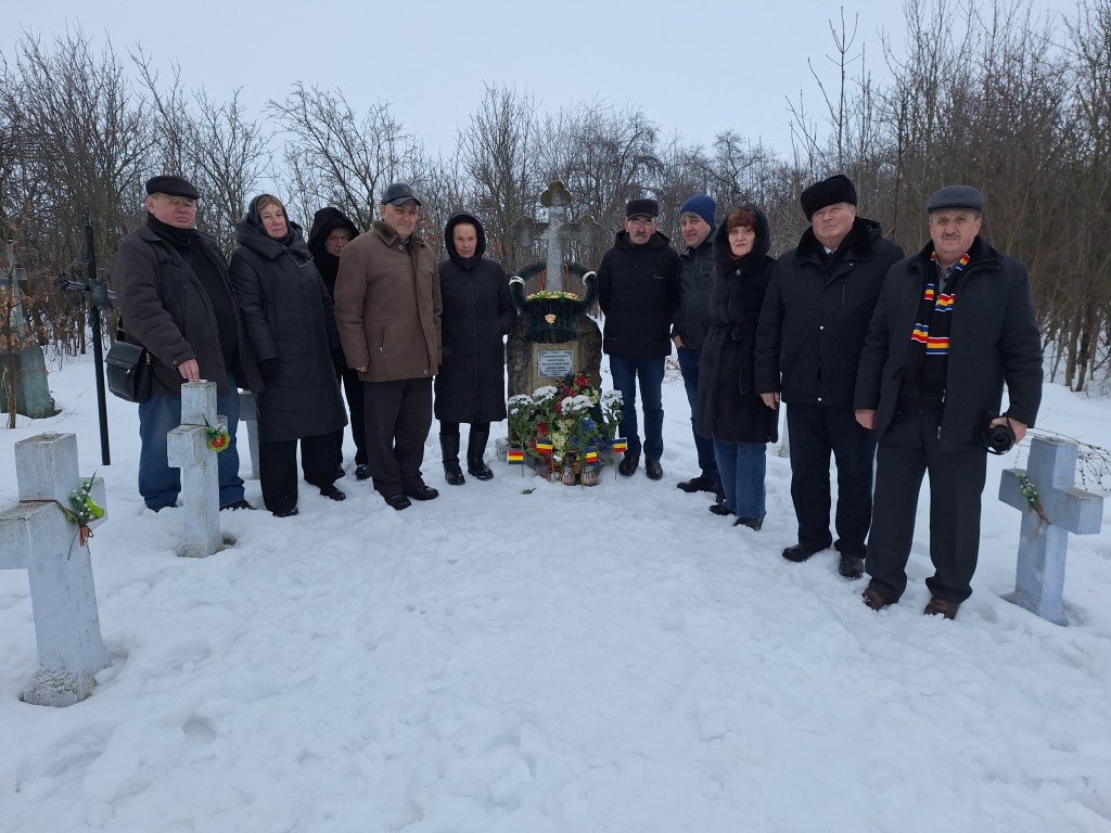 RĂNI VII, FĂCLII NESTINSE NE CHEAMĂ ÎN CIMITIRUL DIN&nbsp;MAHALA