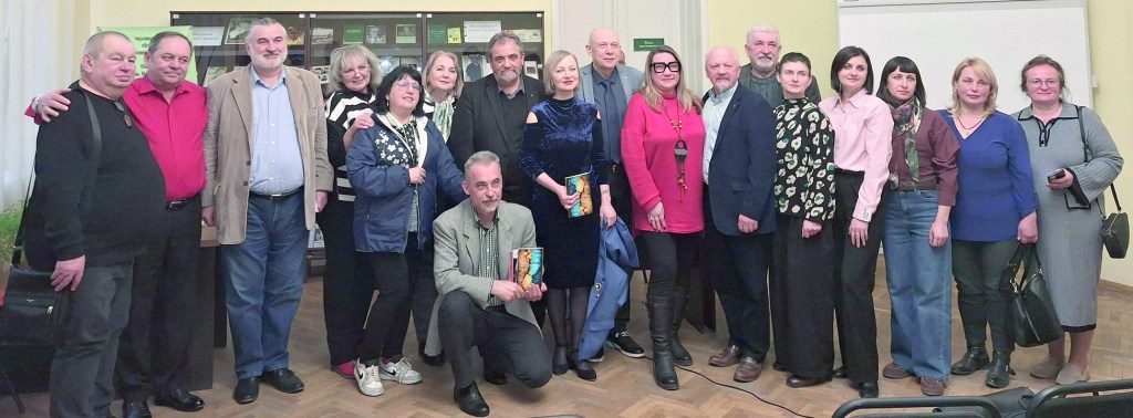 ÎMPOTRIVA BARBARIEI RĂZBOIULUI, CU ARMA PAȘNICĂ A&nbsp;POEZIEI